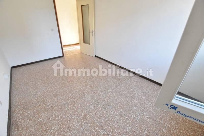 Quadrilocale via Caduti di Cefalonia, Centro, Fidenza — foto 6 di 44