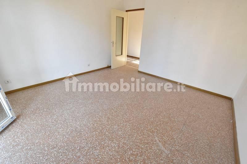 Quadrilocale via Caduti di Cefalonia, Centro, Fidenza — foto 3 di 44