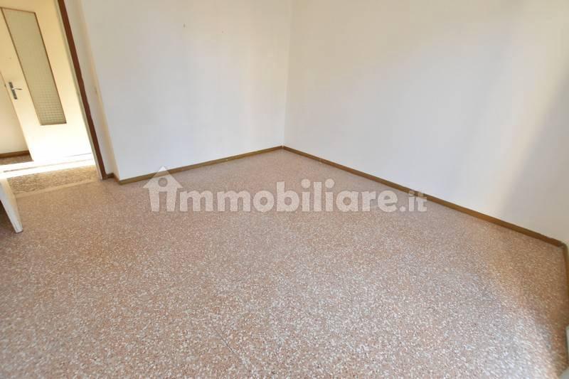 Quadrilocale via Caduti di Cefalonia, Centro, Fidenza — foto 41 di 44