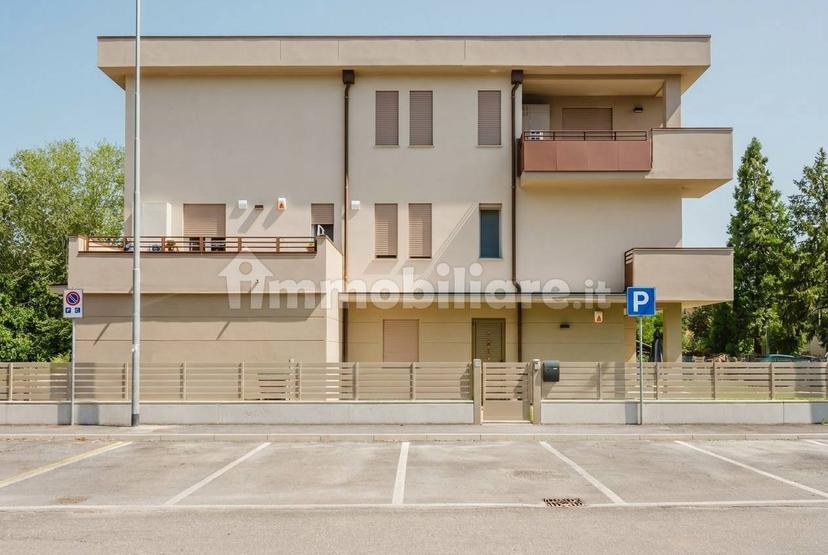 Quadrilocale via Cola 24/R, Cento Paese, Cento — foto 29 di 39