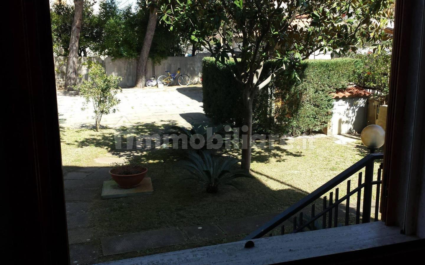 Villa bifamiliare viale delle Regioni 13, Montepaone Lido, Montepaone
