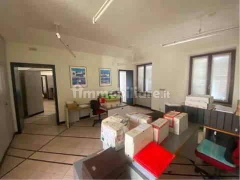 Appartamento via Emilia San C, Centro Storico, Voghera — foto 2 di 24
