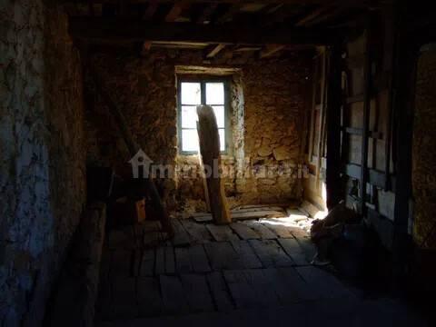 Cascina Località Colombara, 12, Cerré Sologno, Villa Minozzo — foto 4 di 17