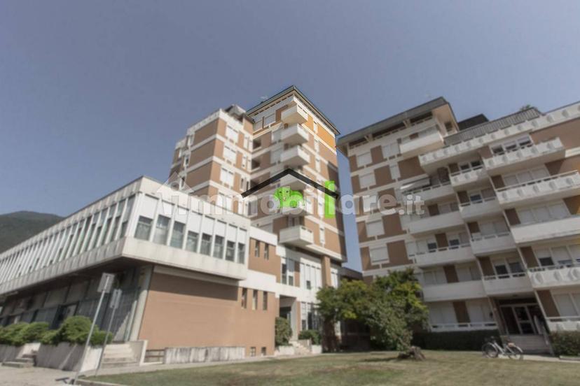 Appartamento via Umberto I 93, Centro, Maniago — foto 2 di 34