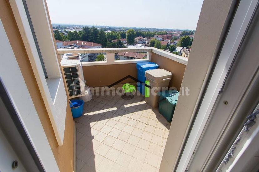 Appartamento via Umberto I 93, Centro, Maniago — foto 12 di 34
