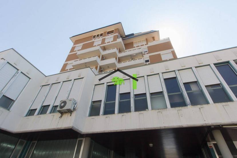 Appartamento via Umberto I 93, Centro, Maniago — foto 19 di 34