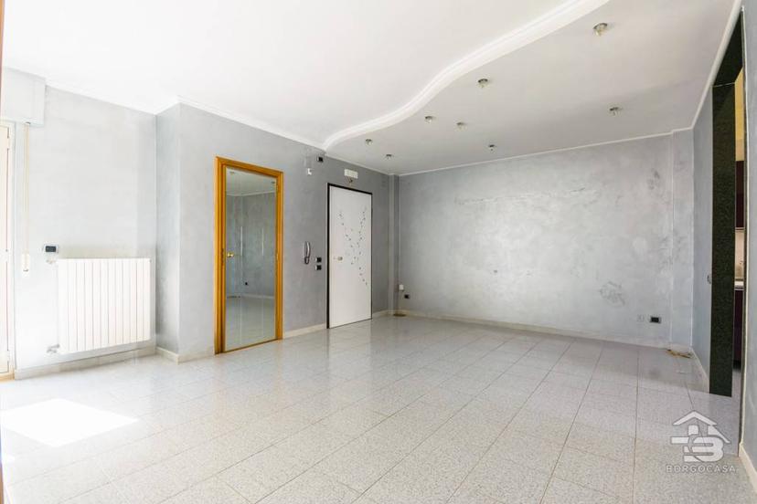 Quadrilocale largo delle Begonie 3, Centro, Manfredonia — foto 3 di 22