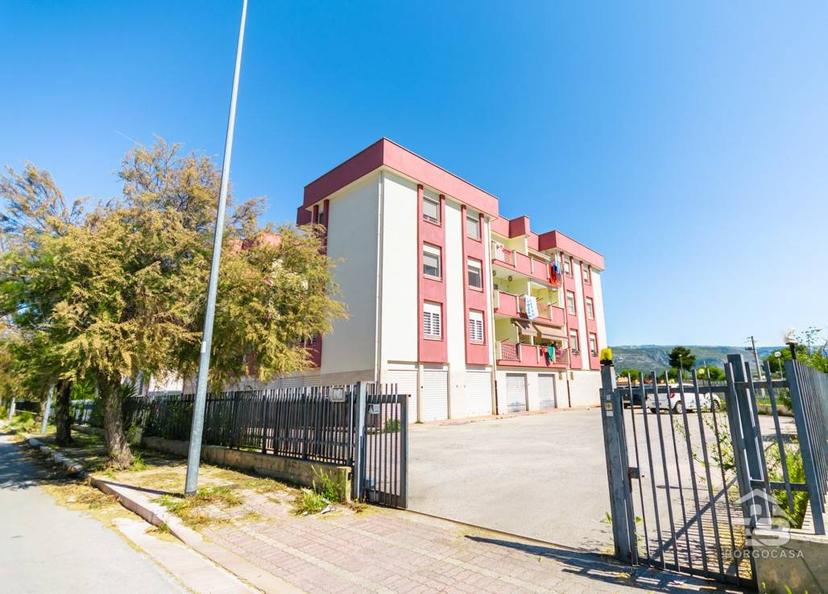 Quadrilocale largo delle Begonie 3, Centro, Manfredonia — foto 5 di 22