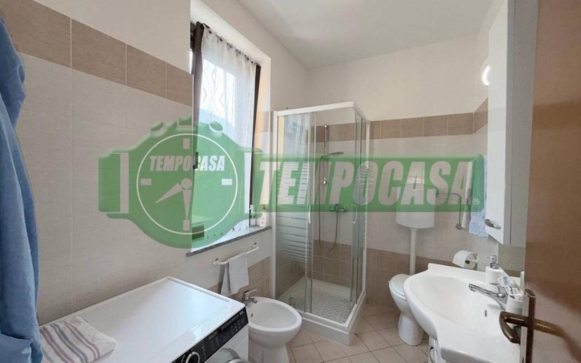 Villa a schiera via delle Camelie, Laveno, Laveno-Mombello — foto 3 di 51