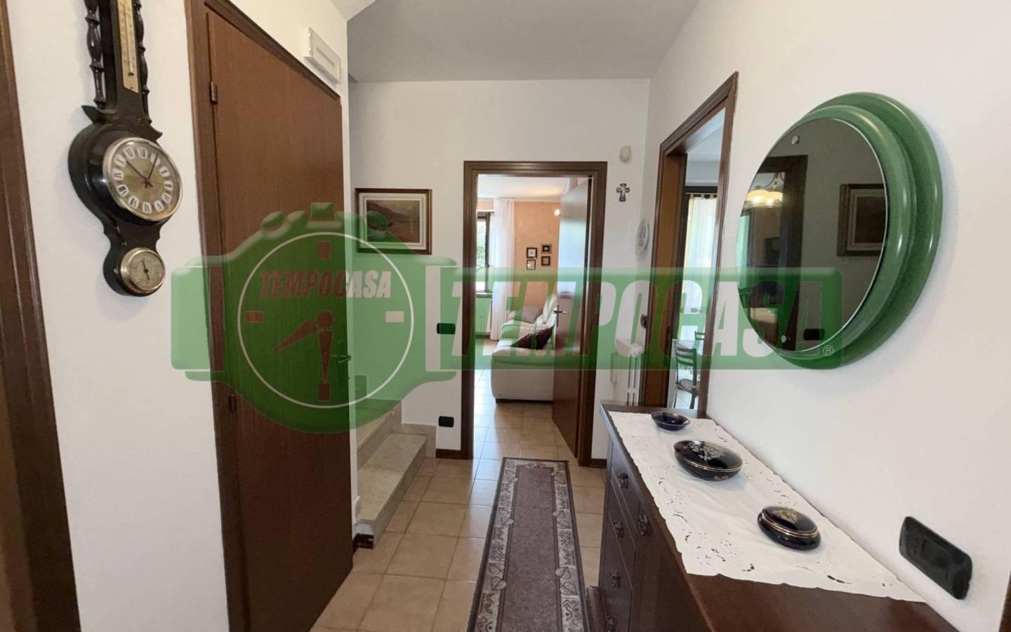 Villa a schiera via delle Camelie, Laveno, Laveno-Mombello