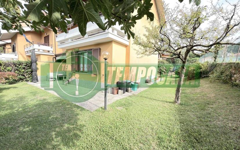 Villa a schiera via delle Camelie, Laveno, Laveno-Mombello — foto 5 di 51