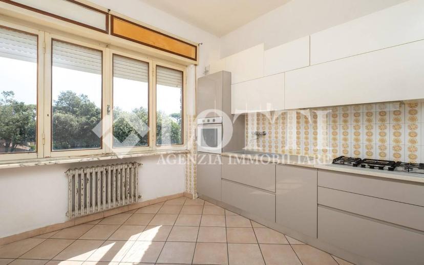 Quadrilocale via degli Allori,  26, Tirrenia, Pisa — foto 18 di 27