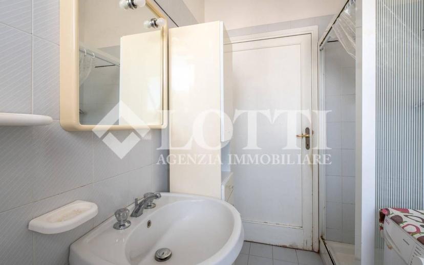 Quadrilocale via degli Allori,  26, Tirrenia, Pisa — foto 25 di 27