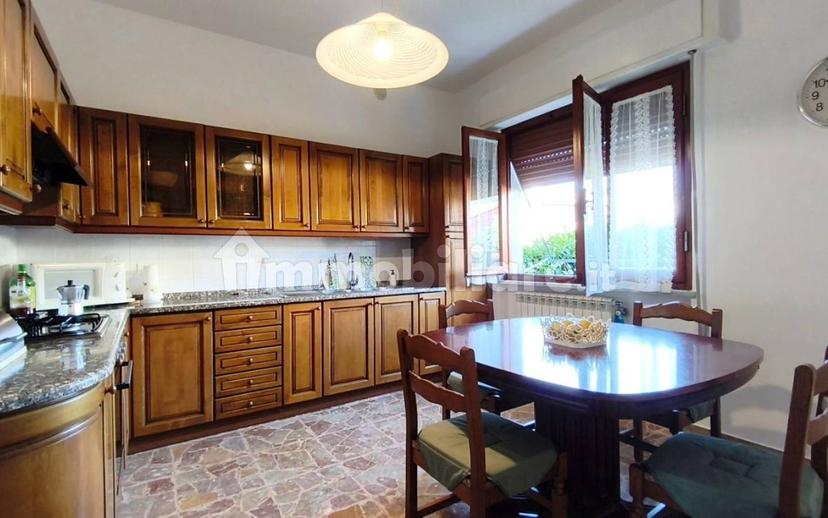 Appartamento via Aldo Salvetti, Mirteto, Massa — foto 5 di 9