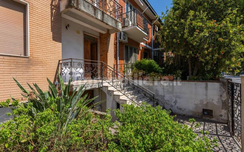 Villa a schiera via Costantinopoli 53, Genneruxi, Cagliari — foto 11 di 27