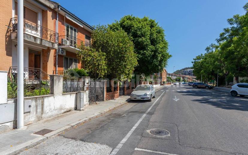 Villa a schiera via Costantinopoli 53, Genneruxi, Cagliari — foto 10 di 27