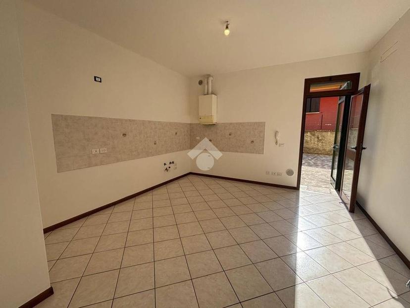 Trilocale via Giuseppe Mazzini, Castelbelforte — foto 18 di 20