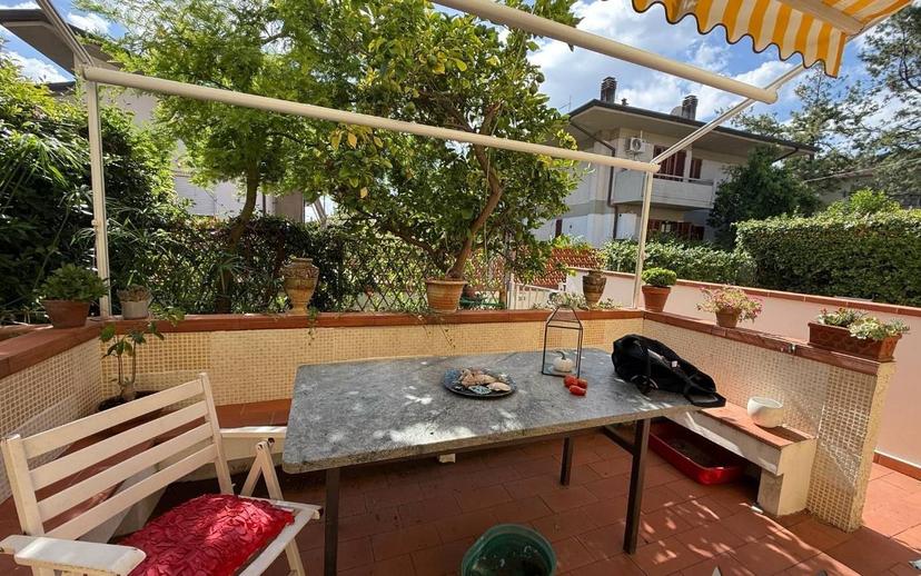 Villa a schiera viale Roma,  313, Marina di Massa Centro, Massa — foto 6 di 21