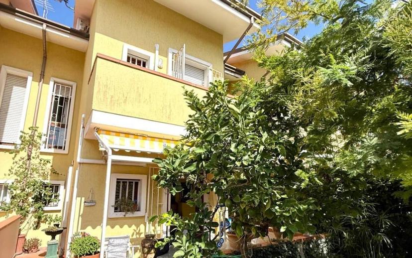 Villa a schiera viale Roma,  313, Marina di Massa Centro, Massa — foto 8 di 21