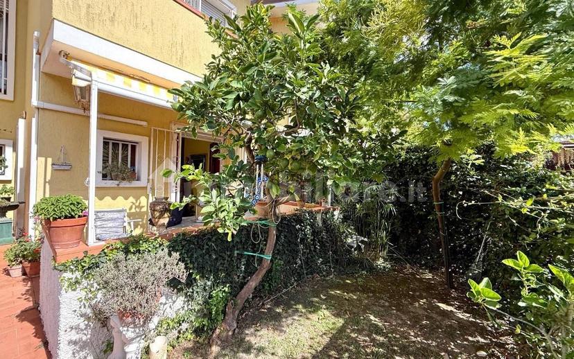 Villa a schiera viale Roma,  313, Marina di Massa Centro, Massa — foto 11 di 21