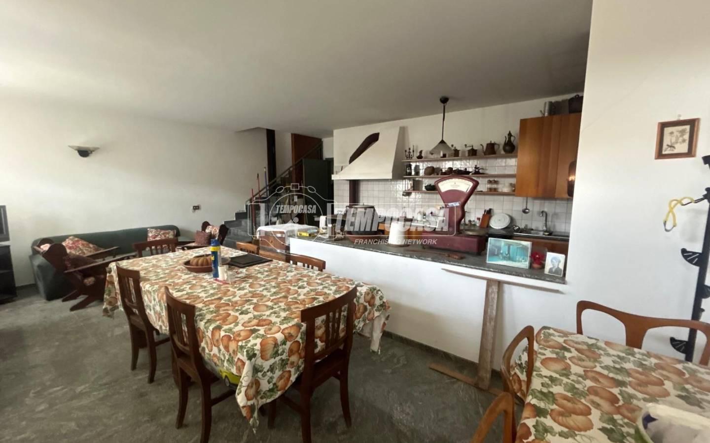 Terratetto unifamiliare 235 m², da ristrutturare, Centro, Cunico