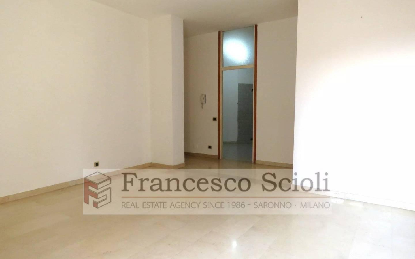 Trilocale via Carcano, 13, Saronno