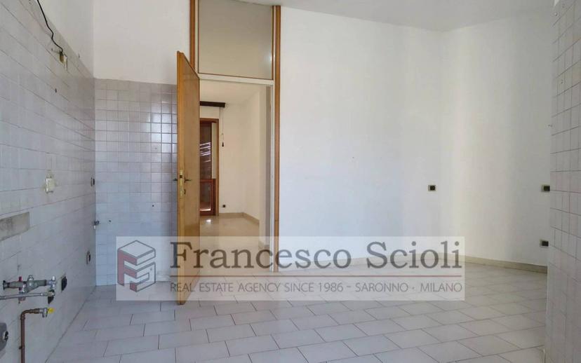 Trilocale via Carcano, 13, Saronno — foto 3 di 10