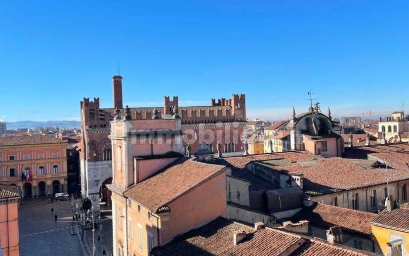 Appartamento da ristrutturare, sesto piano, Centro Storico, Piacenza — foto 2 di 13