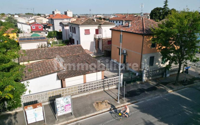 Villa unifamiliare via Giuseppe Garibaldi 131, Centro, Canneto sull'Oglio — foto 2 di 23