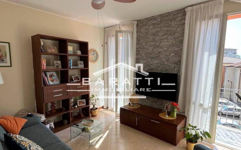 Appartamento nuovo, secondo piano, Centro, Moglia — foto 2 di 20