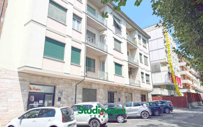 Quadrilocale viale Giuseppe Mazzini, Centro, Teramo — foto 4 di 8