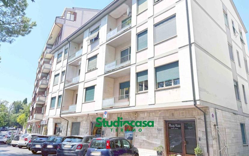 Quadrilocale viale Giuseppe Mazzini, Centro, Teramo — foto 5 di 8