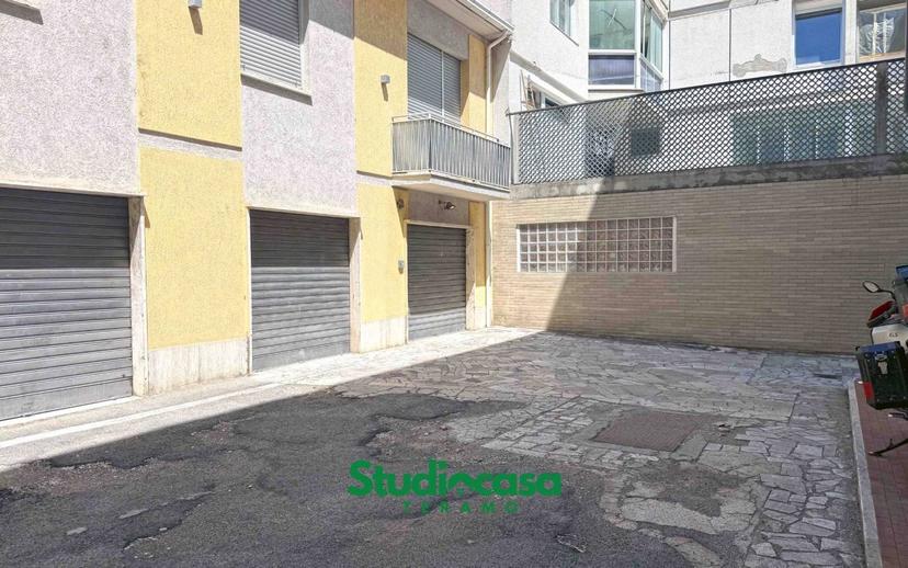 Quadrilocale viale Giuseppe Mazzini, Centro, Teramo — foto 3 di 8
