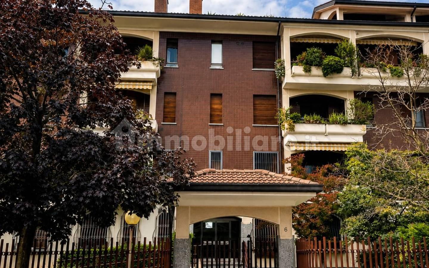 Trilocale via Salvo D'Acquisto 6, Centro, Agrate Brianza