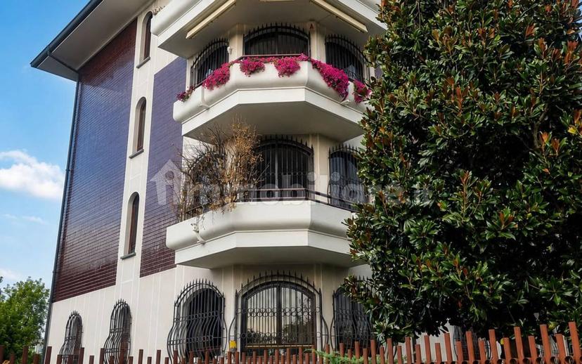 Trilocale via Salvo D'Acquisto 6, Centro, Agrate Brianza — foto 7 di 34