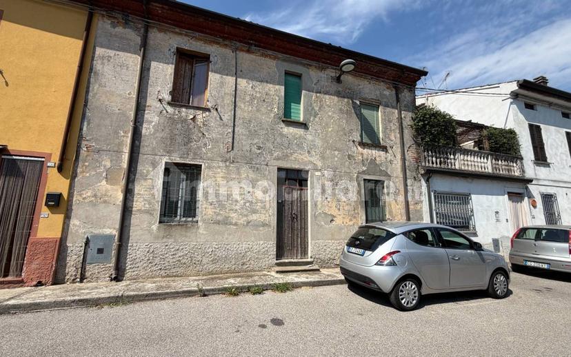Terratetto unifamiliare via Carlo Montanari 12, Centro, Canneto sull'Oglio — foto 5 di 7