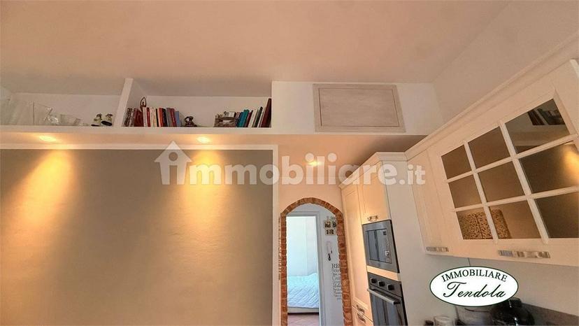 Bilocale primo piano, Centro, Carrara — foto 2 di 9