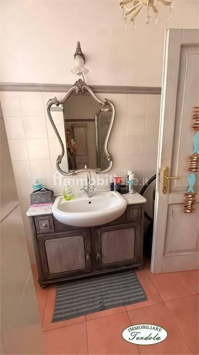 Bilocale primo piano, Centro, Carrara — foto 3 di 9