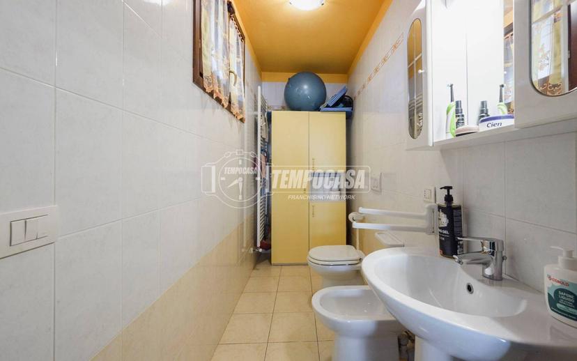 Trilocale via Chinnici 6, Centro, Correggio — foto 29 di 36