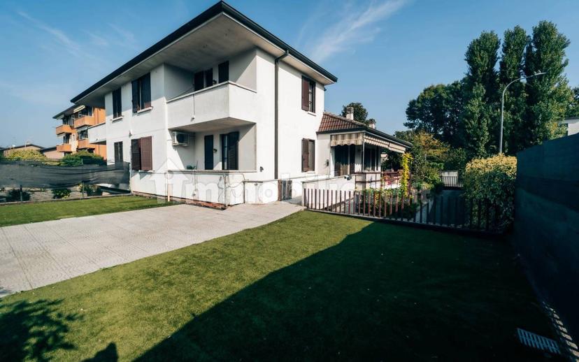 Villa bifamiliare via Martiri della Cagnola, Centro, Montanaso Lombardo — foto 9 di 33