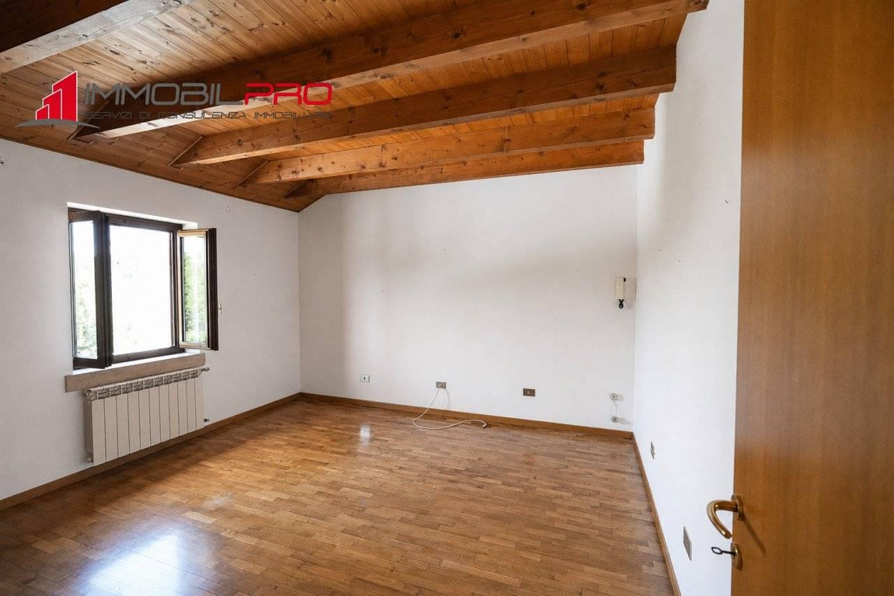 Villa bifamiliare via Verlata, 26/A, Rozzampia, Thiene