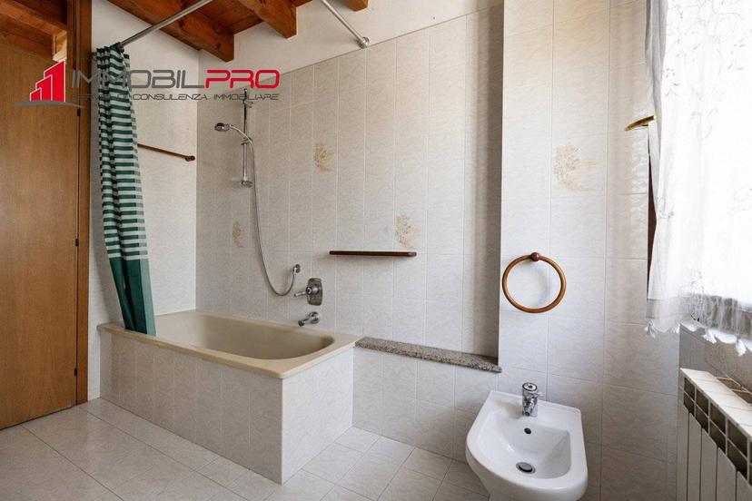 Villa bifamiliare via Verlata, 26/A, Rozzampia, Thiene — foto 16 di 39