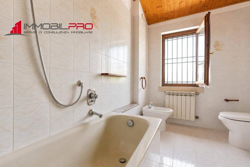 Villa bifamiliare via Verlata, 26/A, Rozzampia, Thiene — foto 5 di 39