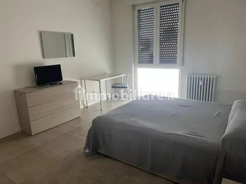 Stanza in affitto in appartamento via A. Gramsci, 58, Cardano al Campo — foto 4 di 9