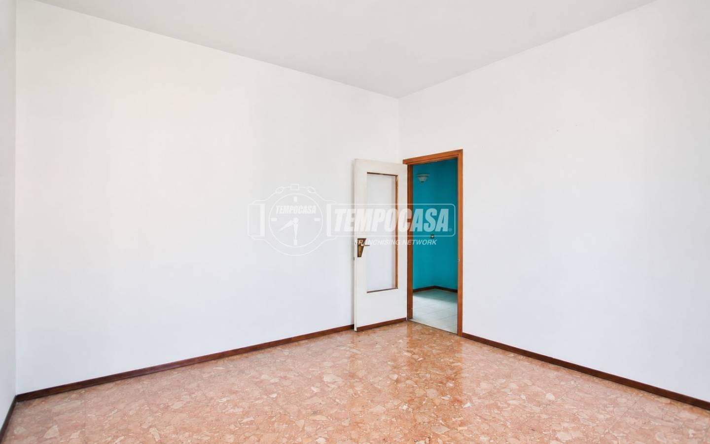 Trilocale via Arno, Centro, Trecate