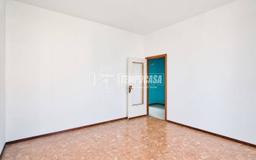 Trilocale via Arno, Centro, Trecate