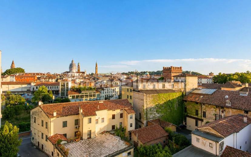 Quadrilocale Contra' delle Chioare, 13, Centro Storico, Vicenza — foto 24 di 31