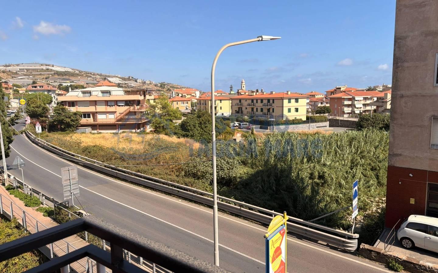 Trilocale Strada Statale 1, Riva Ligure