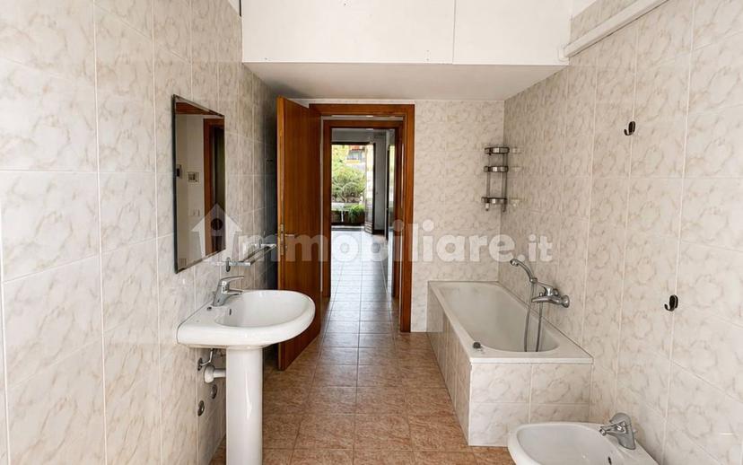 Trilocale via Giacomo Matteotti 10, Centro, Sant'Ambrogio di Valpolicella — foto 12 di 19