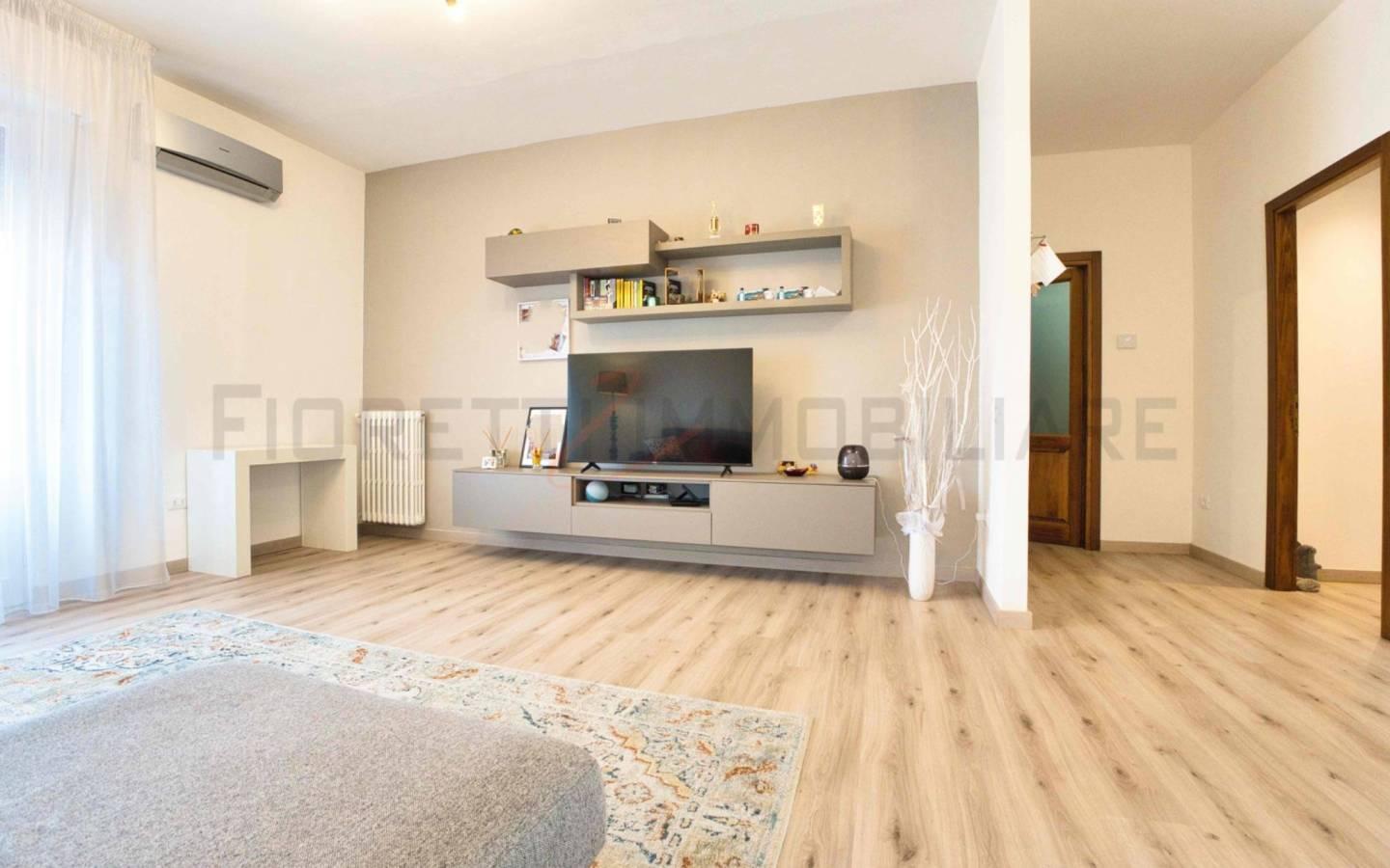 Quadrilocale viale della Repubblica 21B, Centro, Piombino